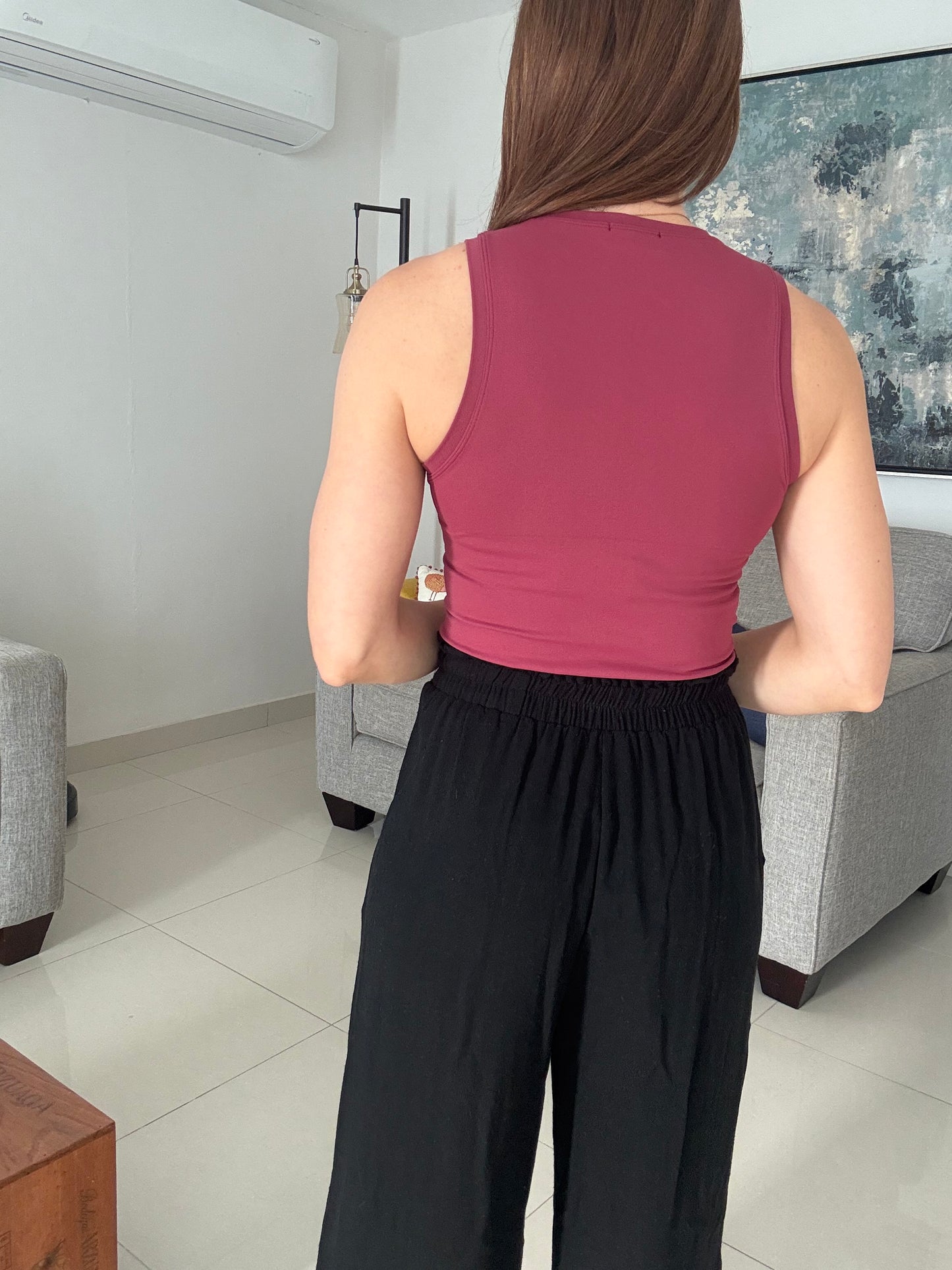 MUSCLE TANK TOP