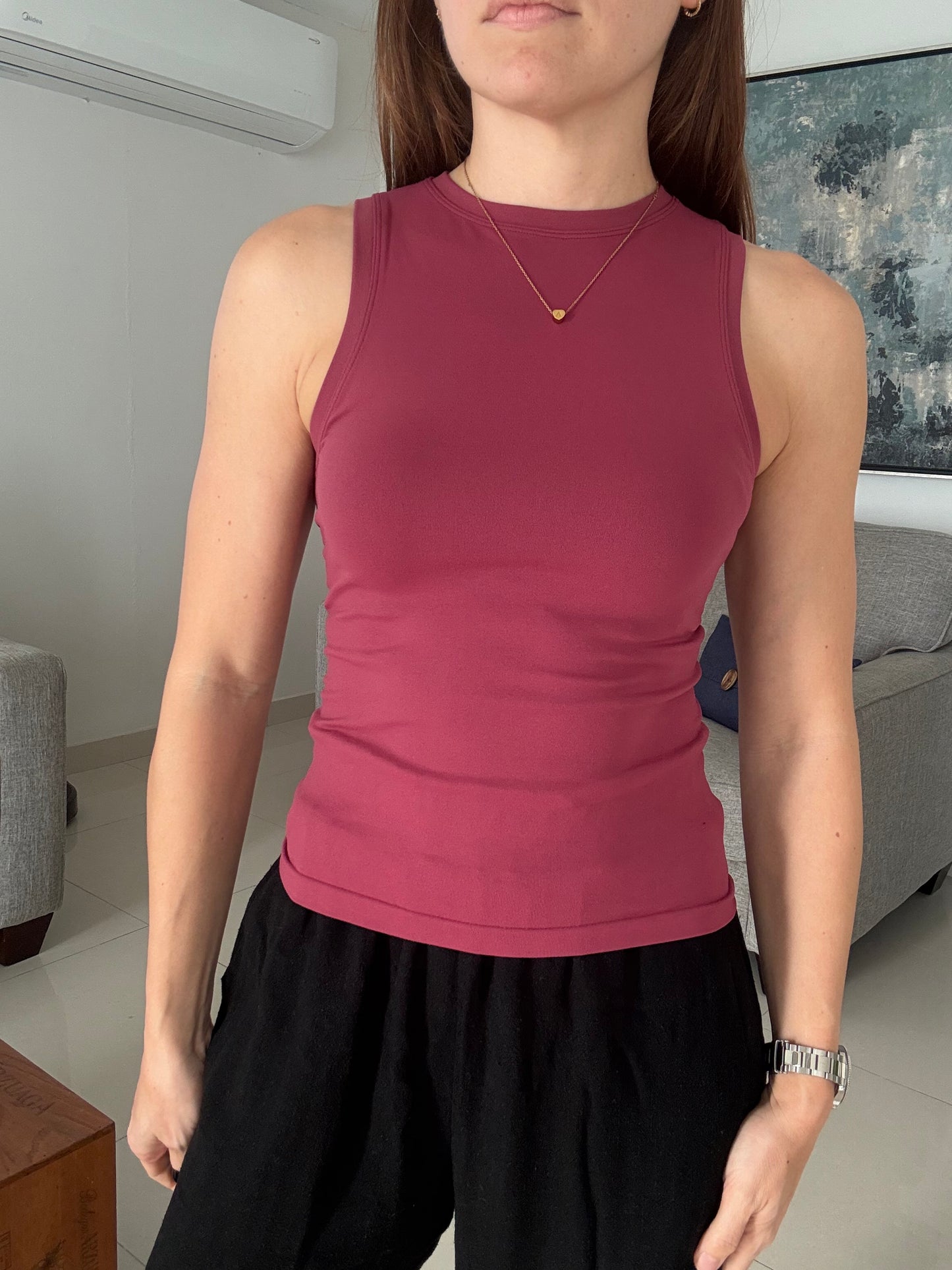 MUSCLE TANK TOP