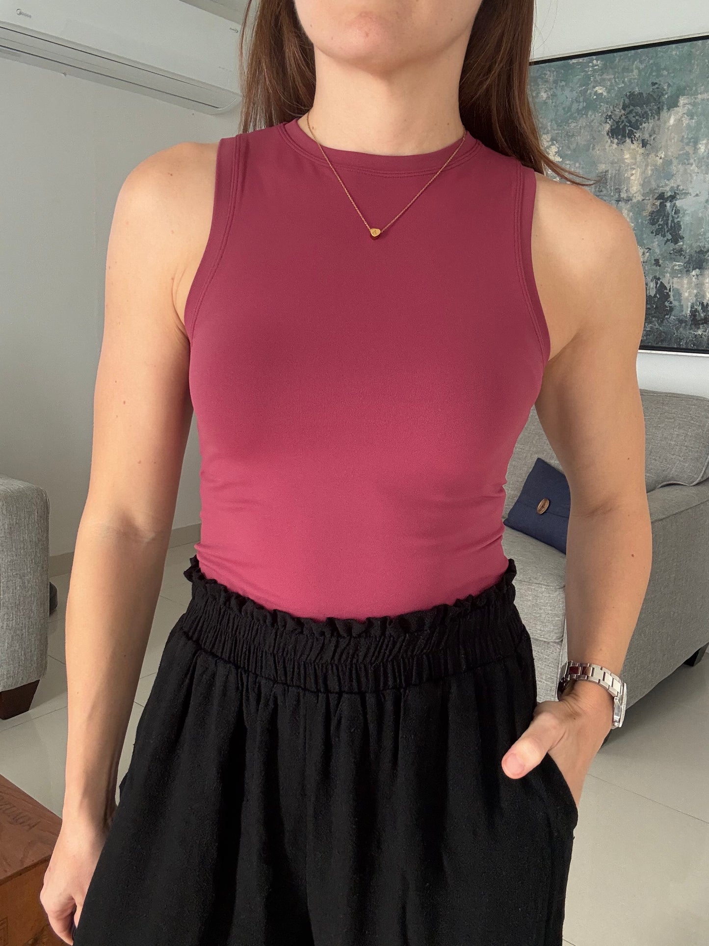 MUSCLE TANK TOP