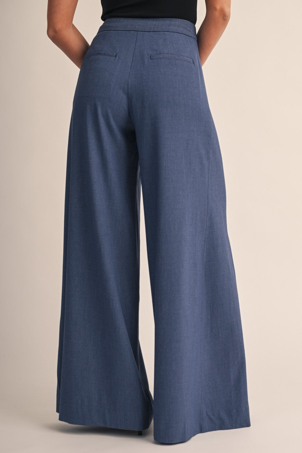 ANGELINA PANT
