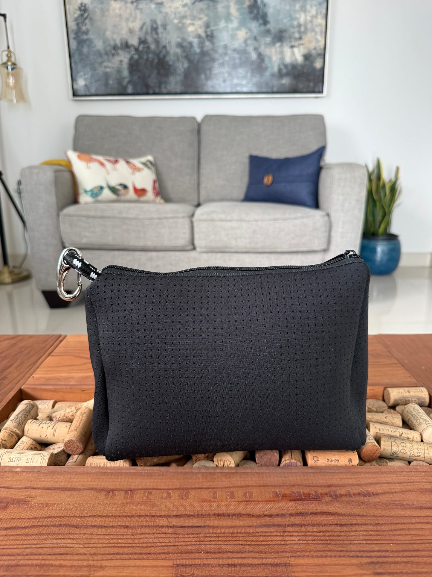 ESSENTIAL POUCH - BLACK