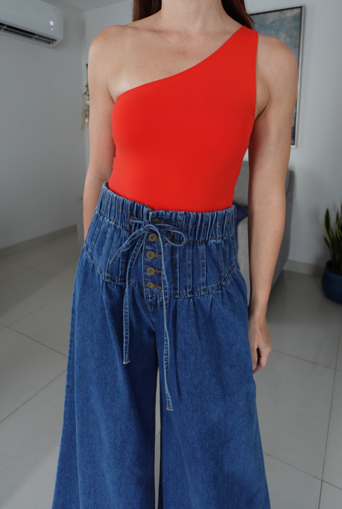 ONE SHOULDER BODYSUIT