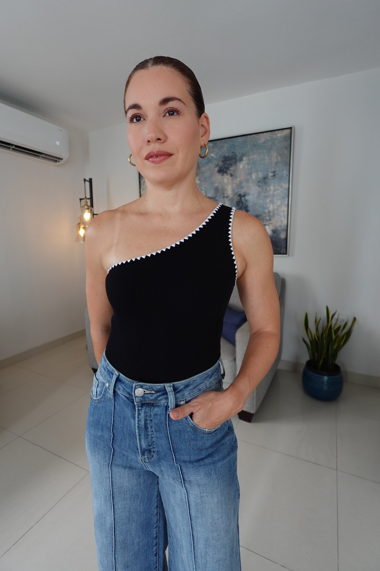 RIBBED ONE SHOULDER BODYSUIT