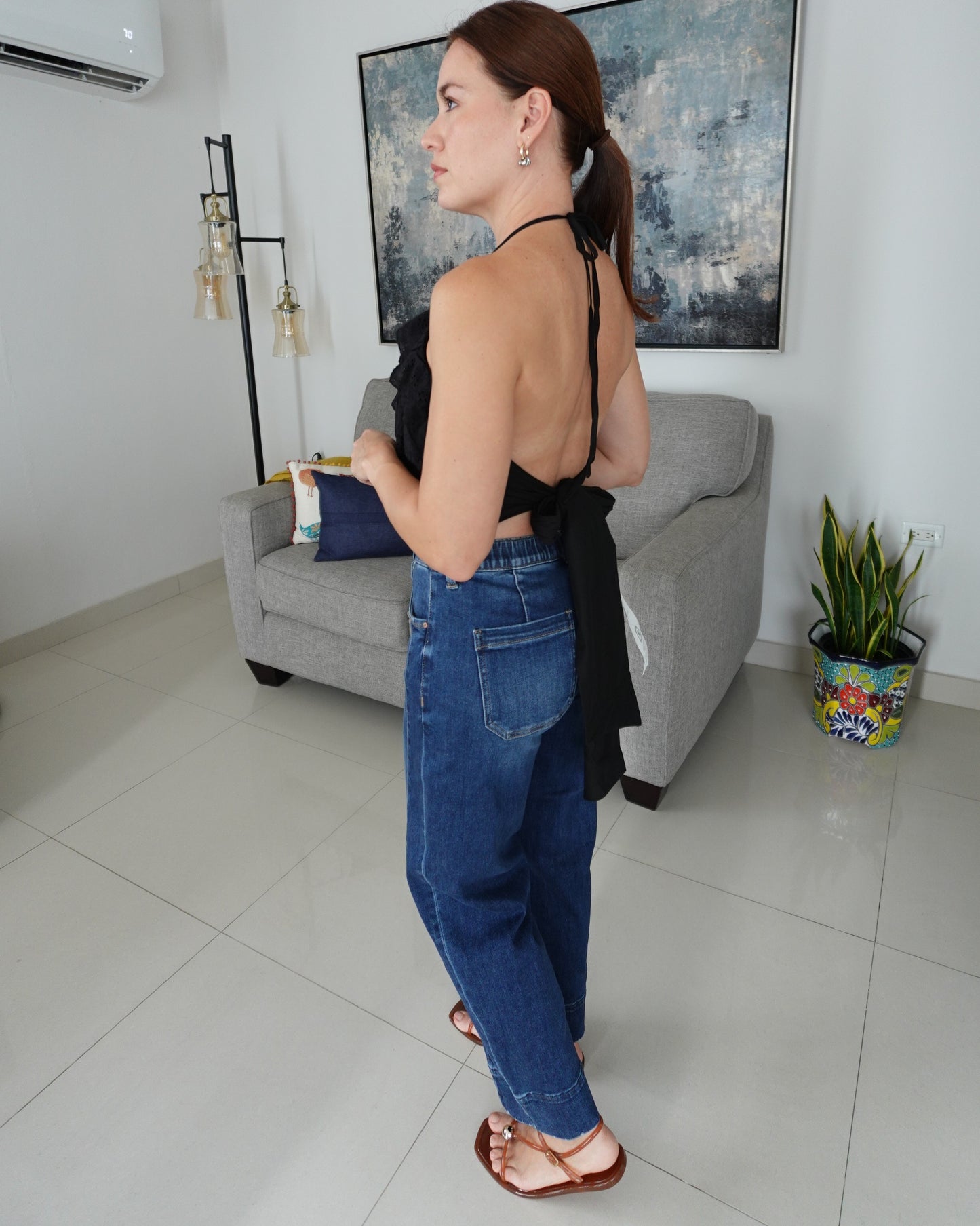 RUFFLES EYELET TOP