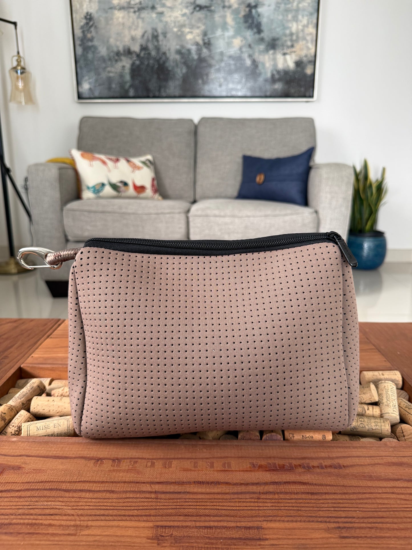 ESSENTIAL POUCH - MOCHA
