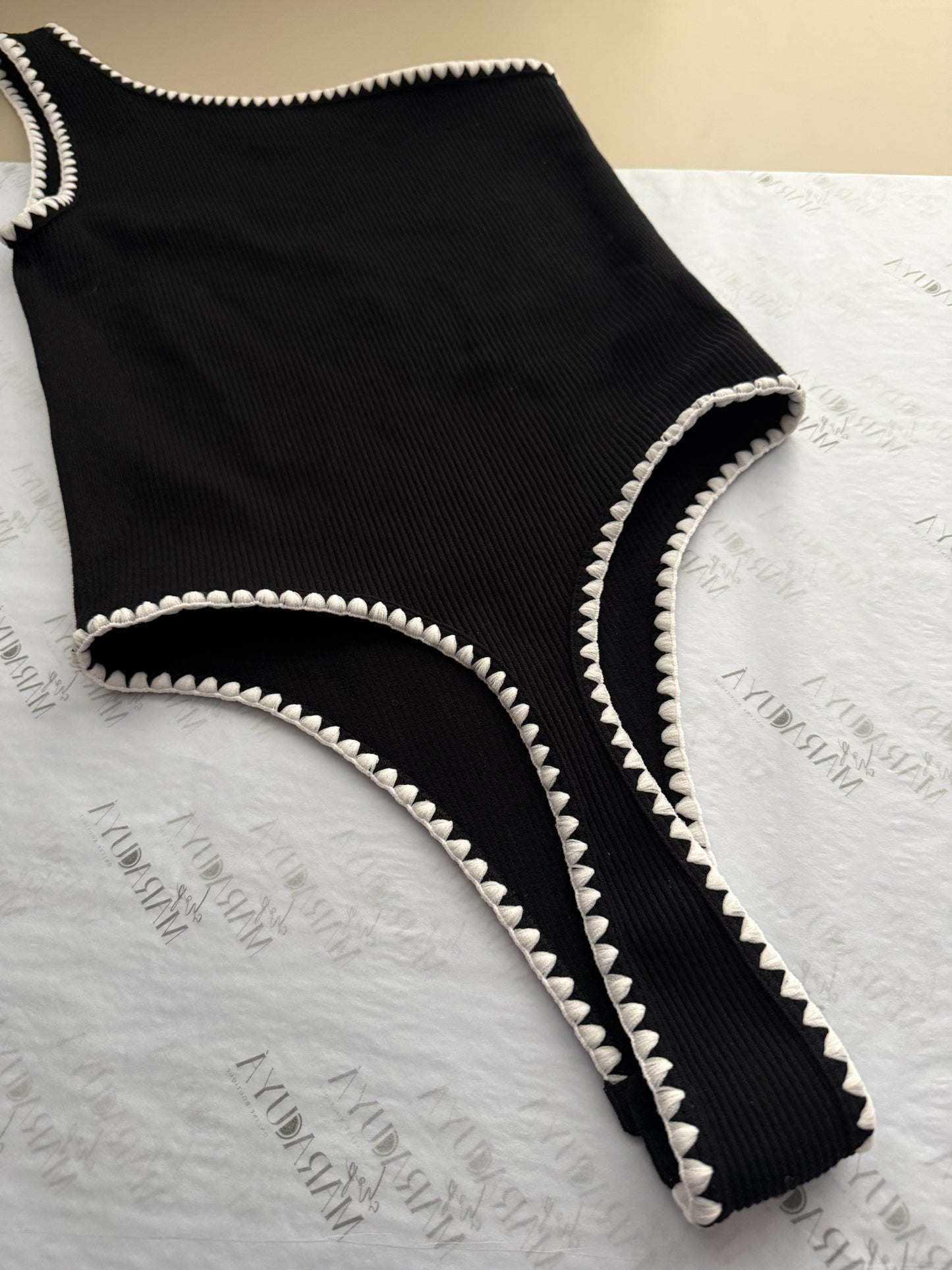 RIBBED ONE SHOULDER BODYSUIT