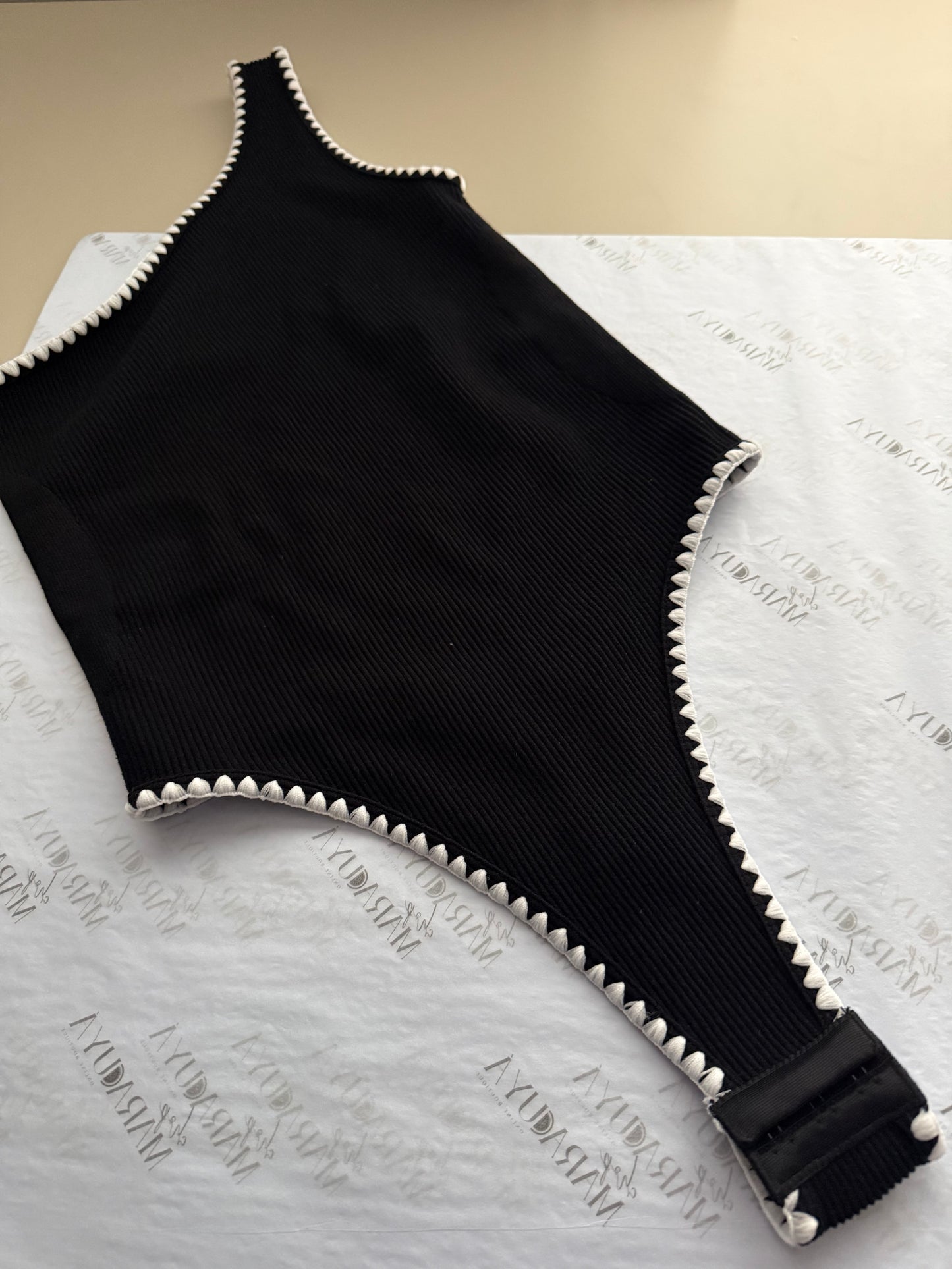RIBBED ONE SHOULDER BODYSUIT