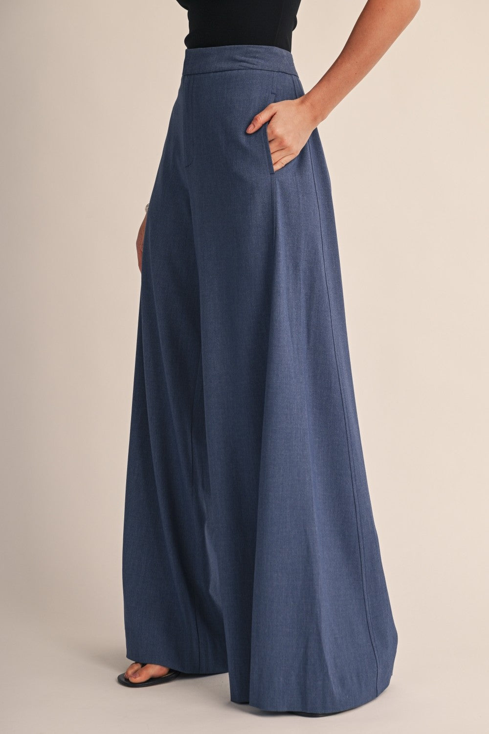 ANGELINA PANT